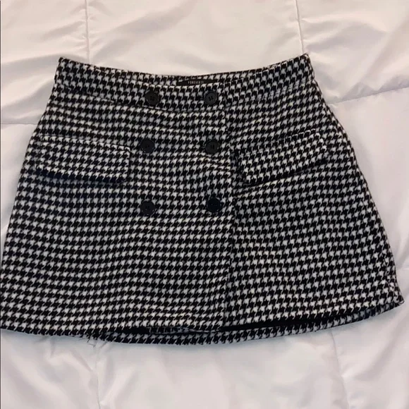 Forever 21 Black and White Houndstooth Mini Skirt - Picture 2 of 3